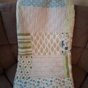 BLUE FLOWERED QUILT-SIZE 82"X82"